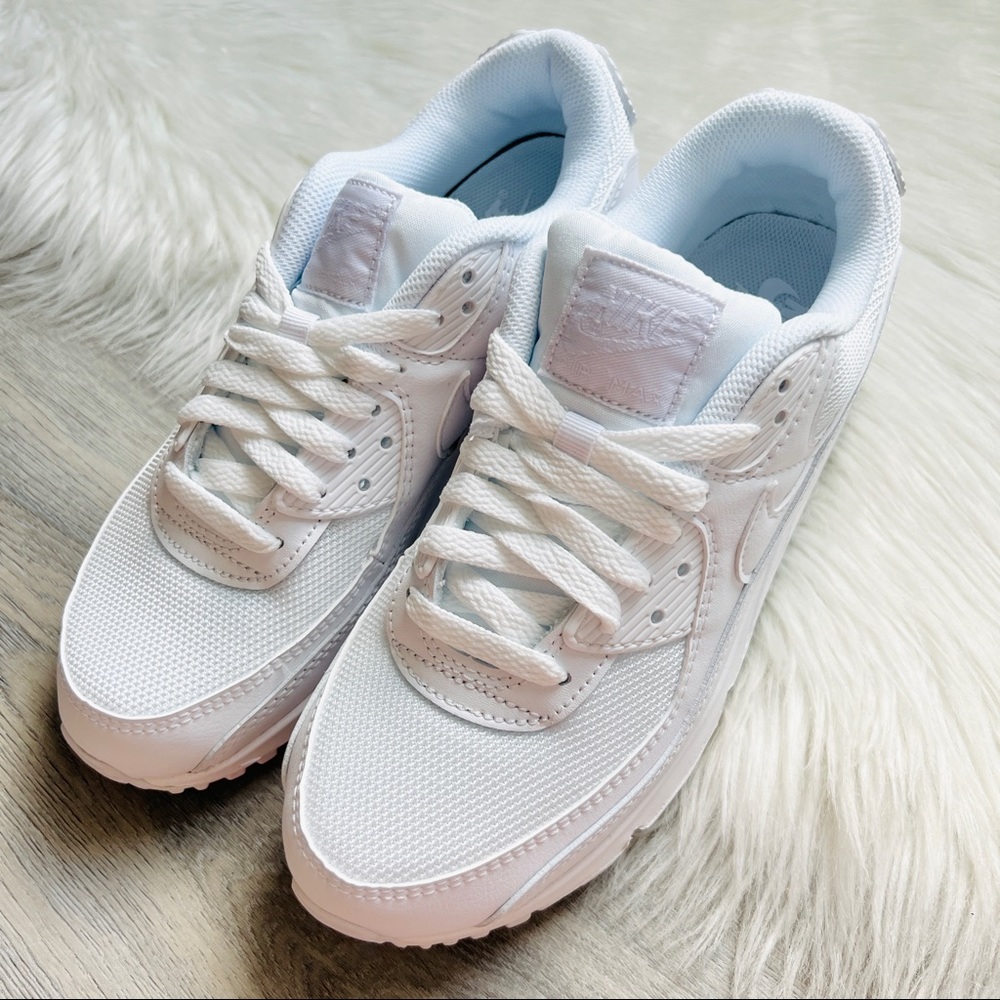NWT Nike Air Max 90 Women’s Shoes - Picture 2 of 9